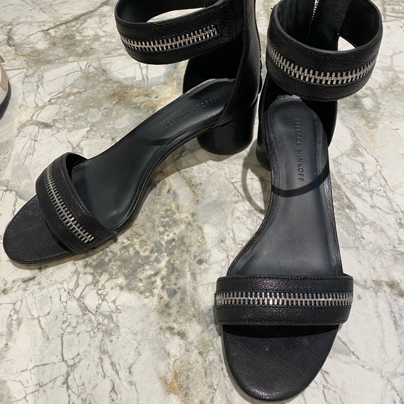 Rebecca Minkoff Women’s black sandal, size 8 - Picture 2 of 2